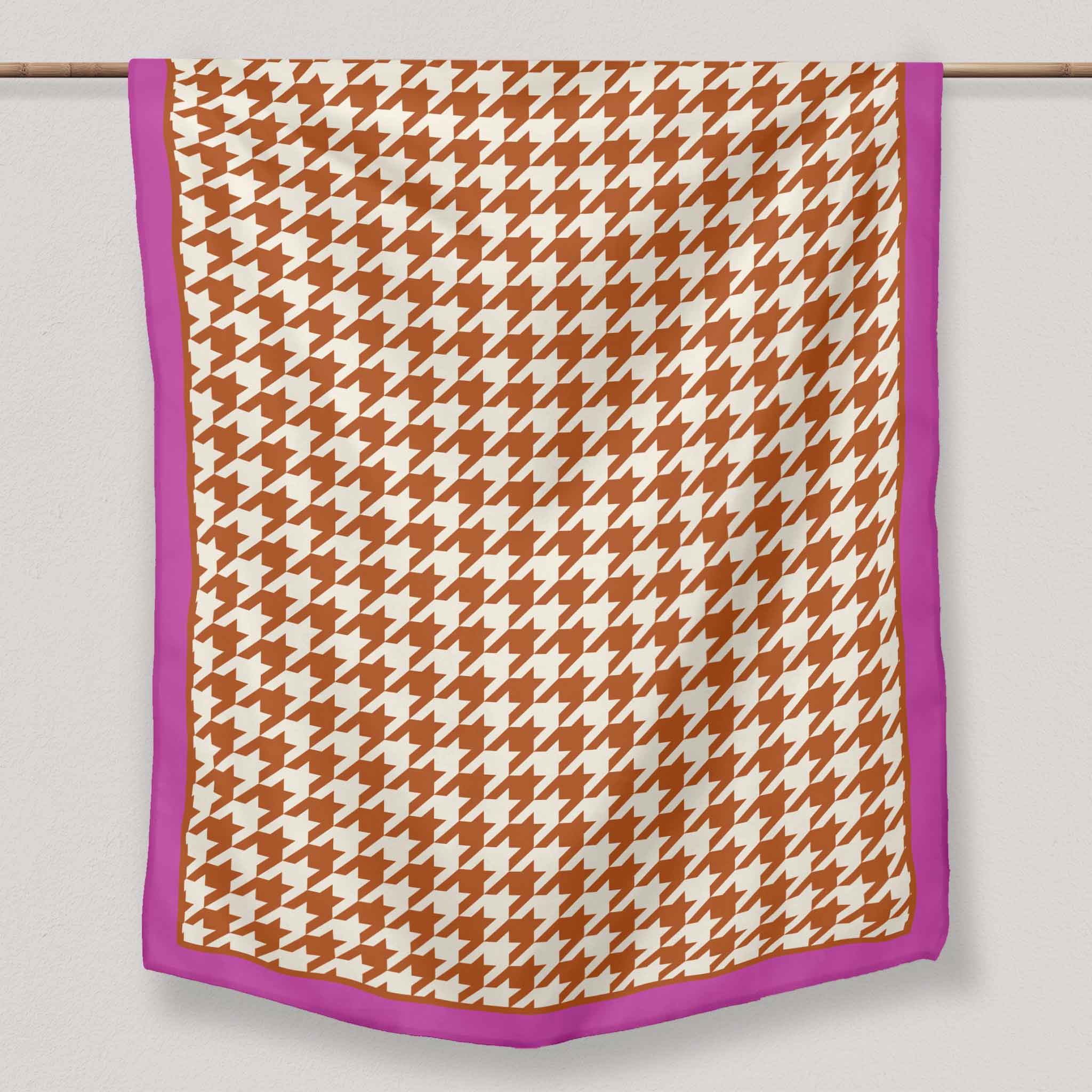 Houndstooth Magenta | Tablecloth